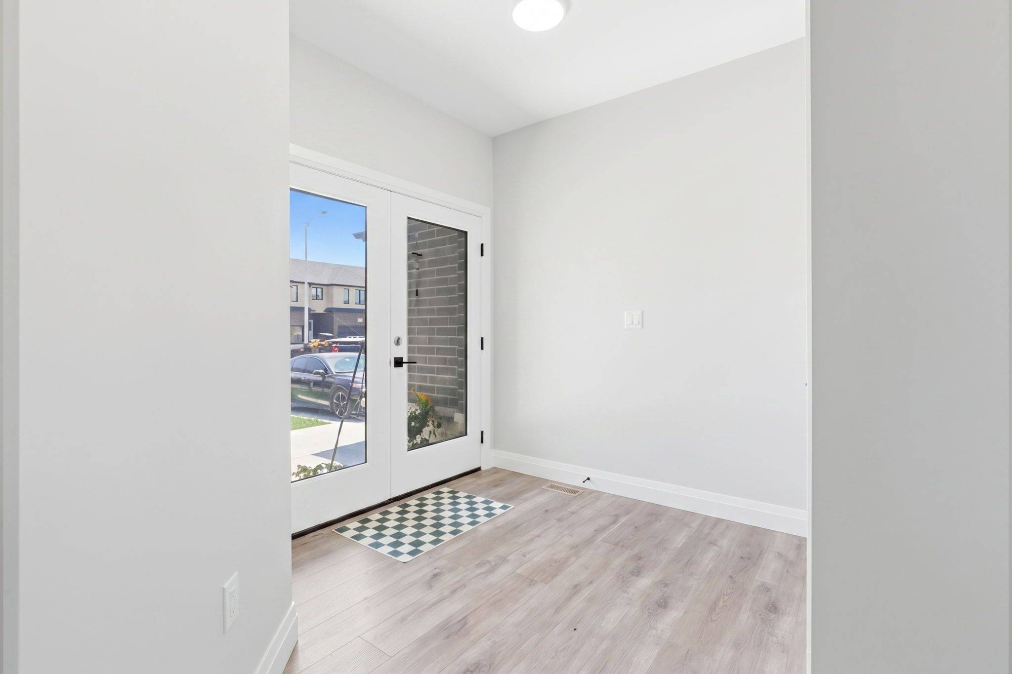 93 Eagle ST #10B, Leamington, ON N8H 0G5