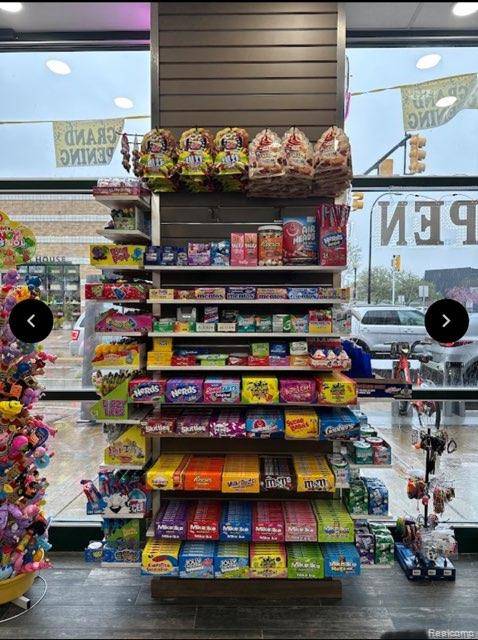 22757 Woodward AVE, Ferndale, MI 48220