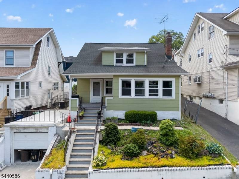 41 Berkeley Pl, Bloomfield Twp., NJ 07003