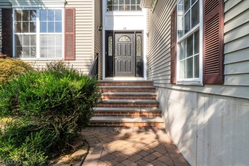 10 Sutton Ct, Bridgewater Twp., NJ 08807