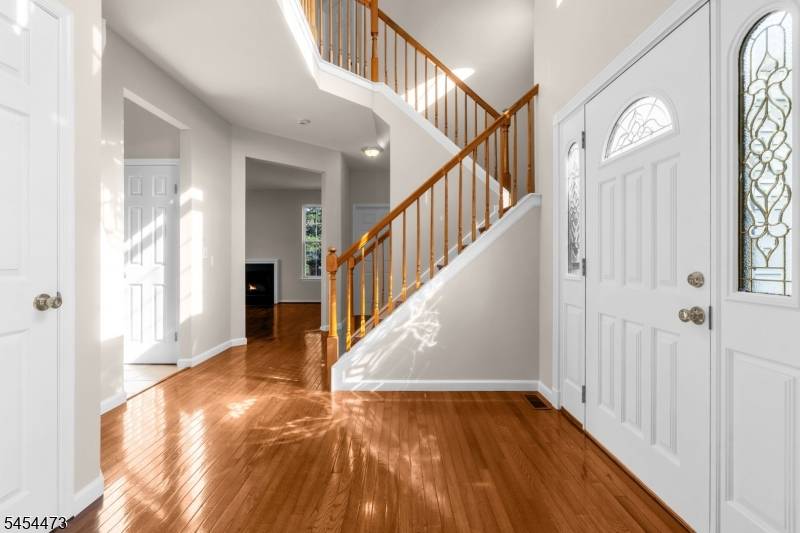 10 Sutton Ct, Bridgewater Twp., NJ 08807