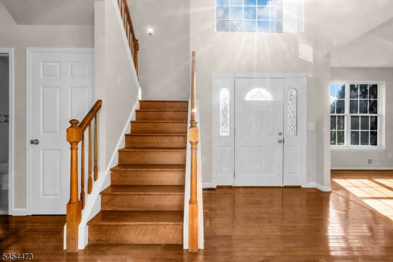 10 Sutton Ct, Bridgewater Twp., NJ 08807
