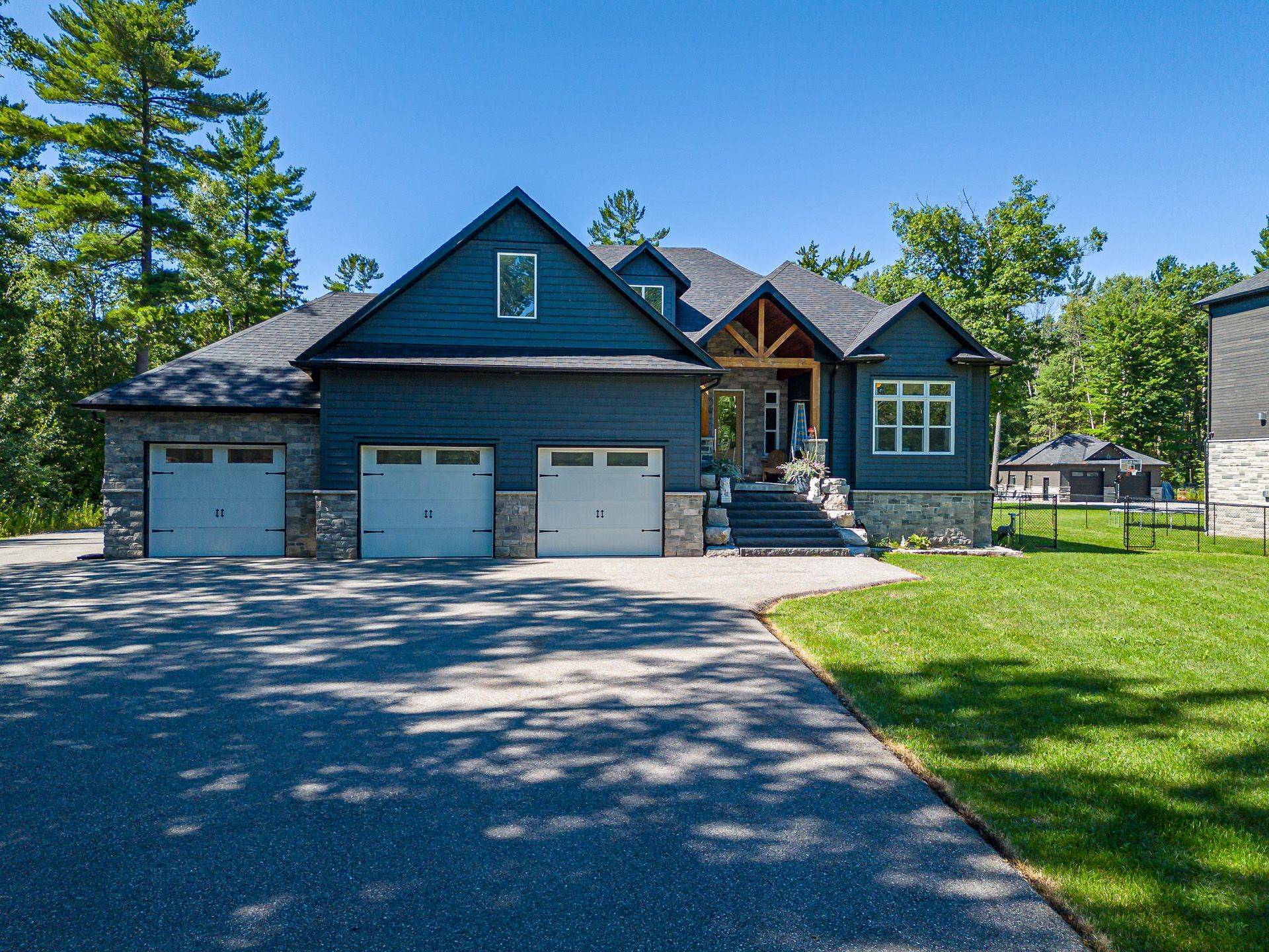 26 Spruce ST, Tiny, ON L0L 1P1