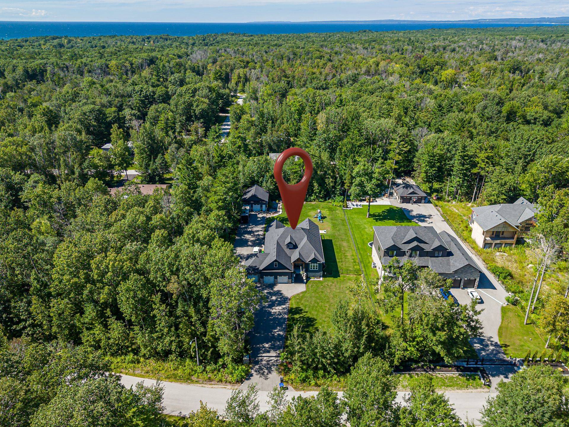 26 Spruce ST, Tiny, ON L0L 1P1