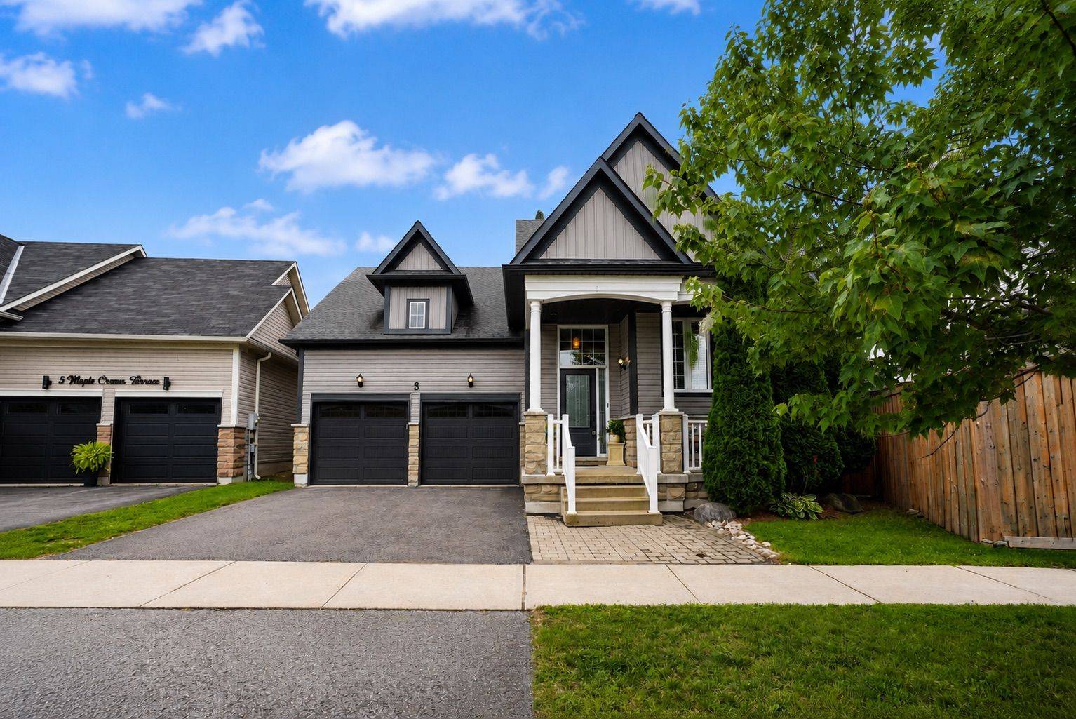 3 Maple Crown TER, Barrie, ON L4M 7H3