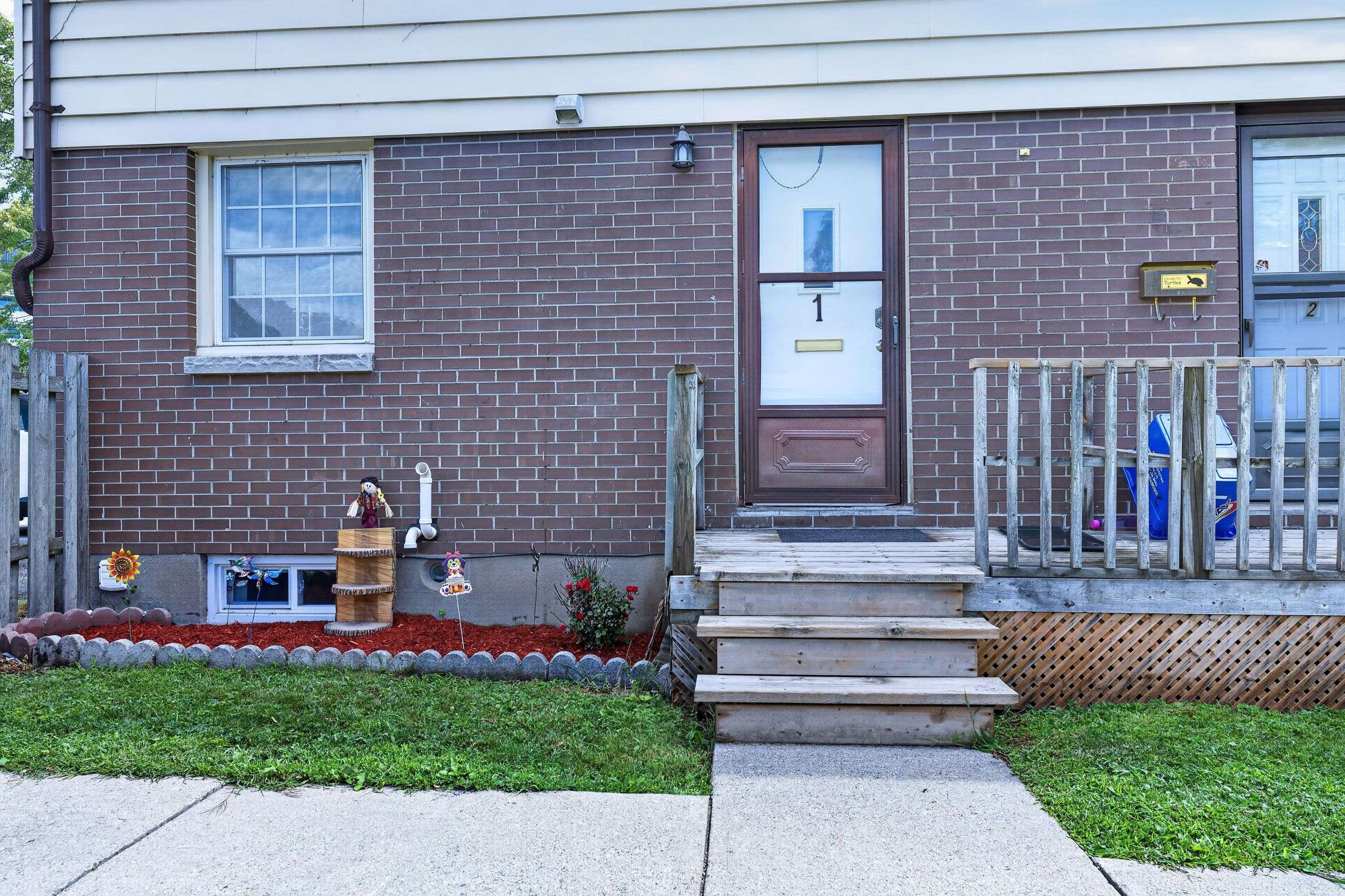 126 Notch Hill RD #1, Kingston, ON K7M 2X1