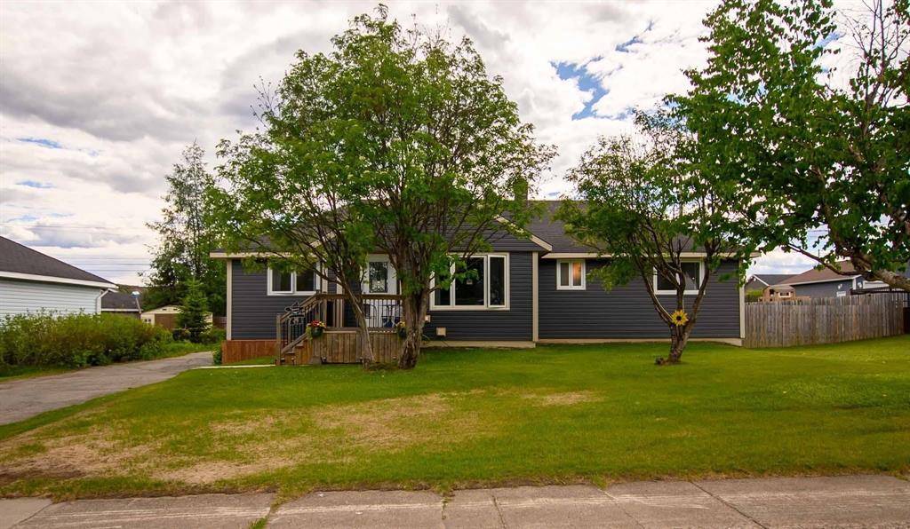 8 Pine Avenue, Labrador City, NL A2V1W9