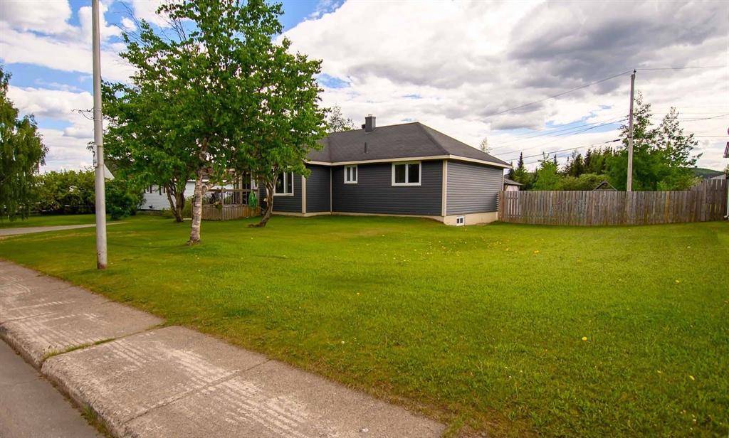 8 Pine Avenue, Labrador City, NL A2V1W9