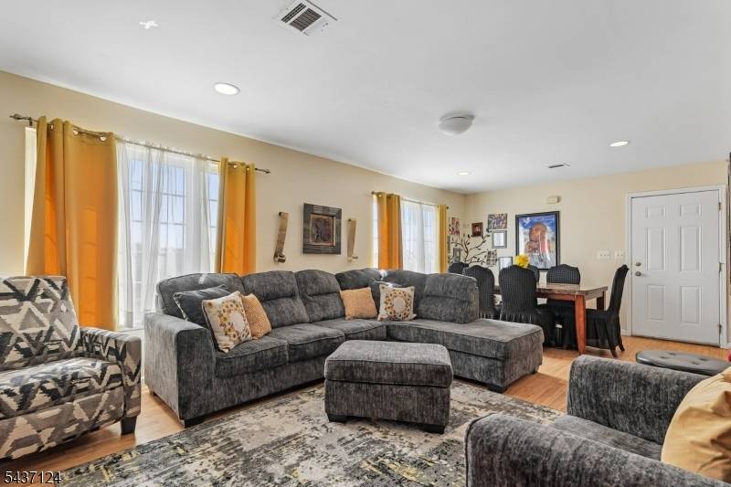 1411 Mopsick Ave, Linden City, NJ 07036