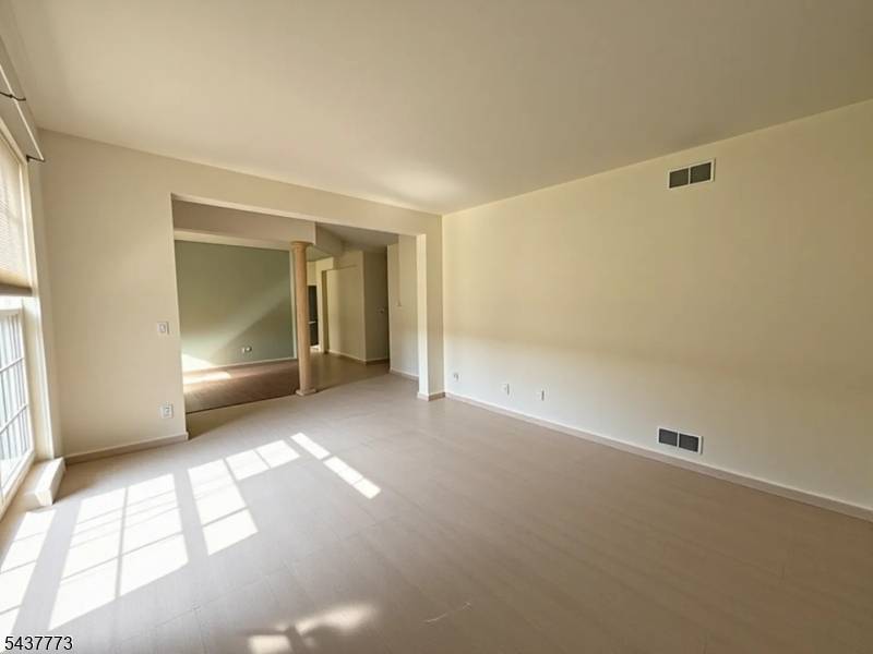 9 Buckingham Cir, White Twp., NJ 07823
