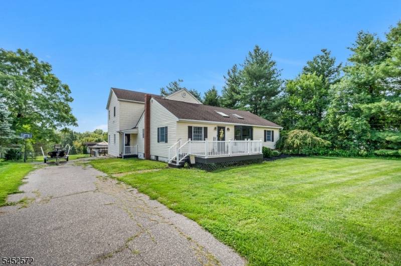 5 Millbrook Rd, Raritan Twp., NJ 08822