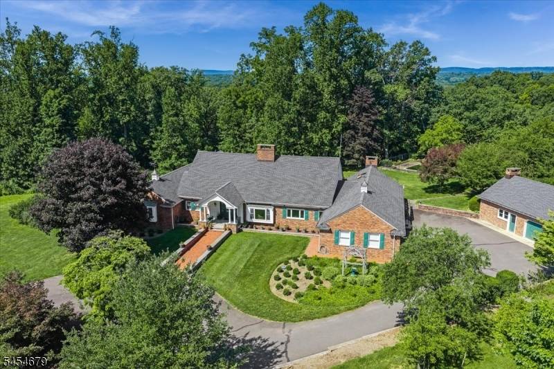 123 Lake Rd, Far Hills Boro, NJ 07931