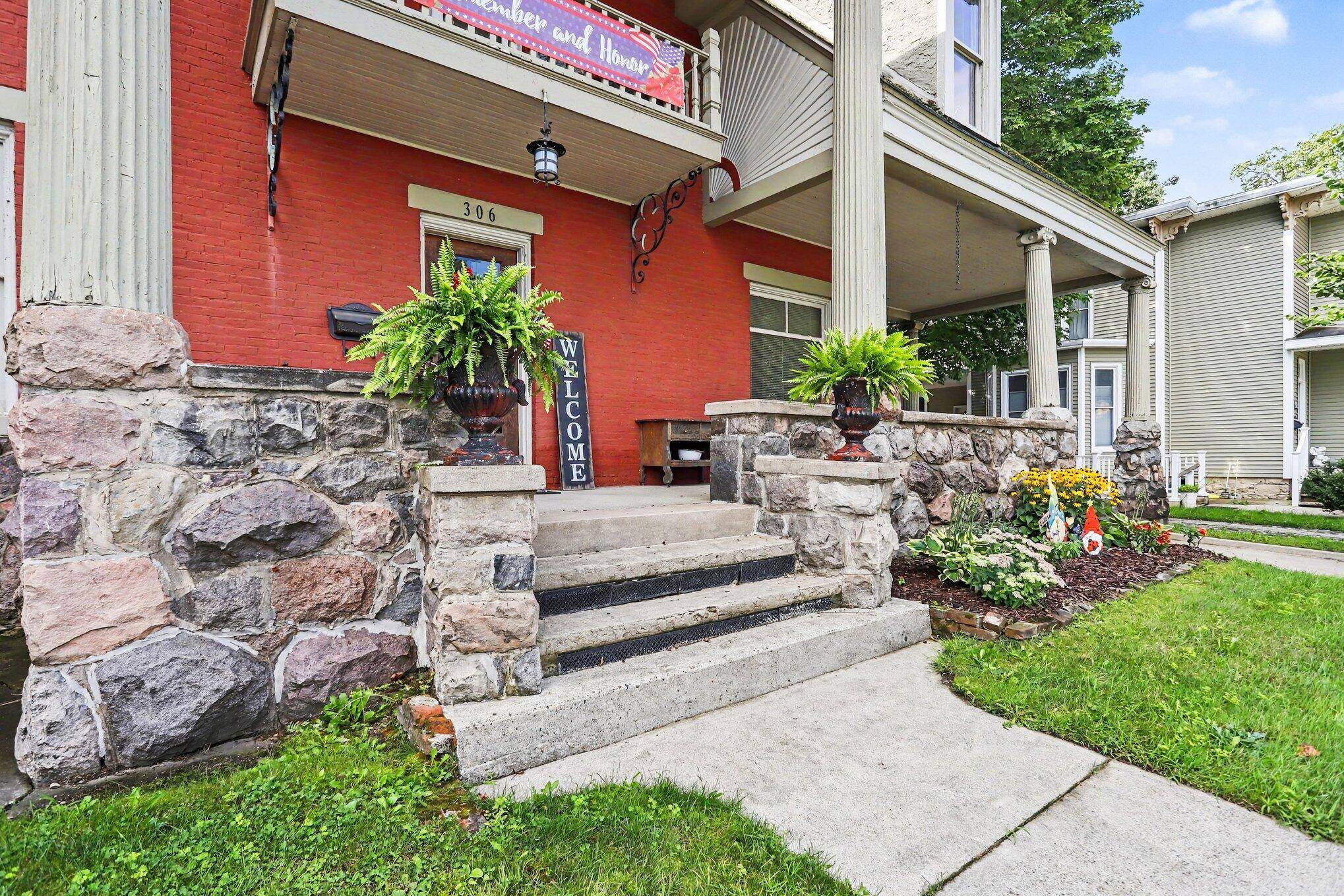 306 W Michigan AVE, Three Rivers City, MI 49093