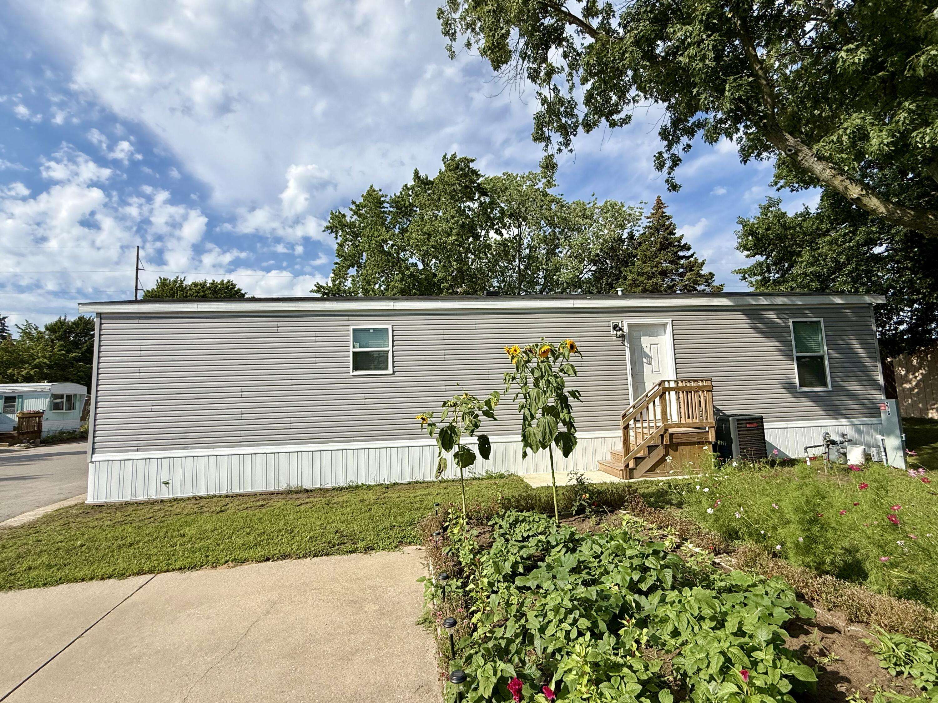 333 E Lakewood BLVD #276, Holland Twp, MI 49424