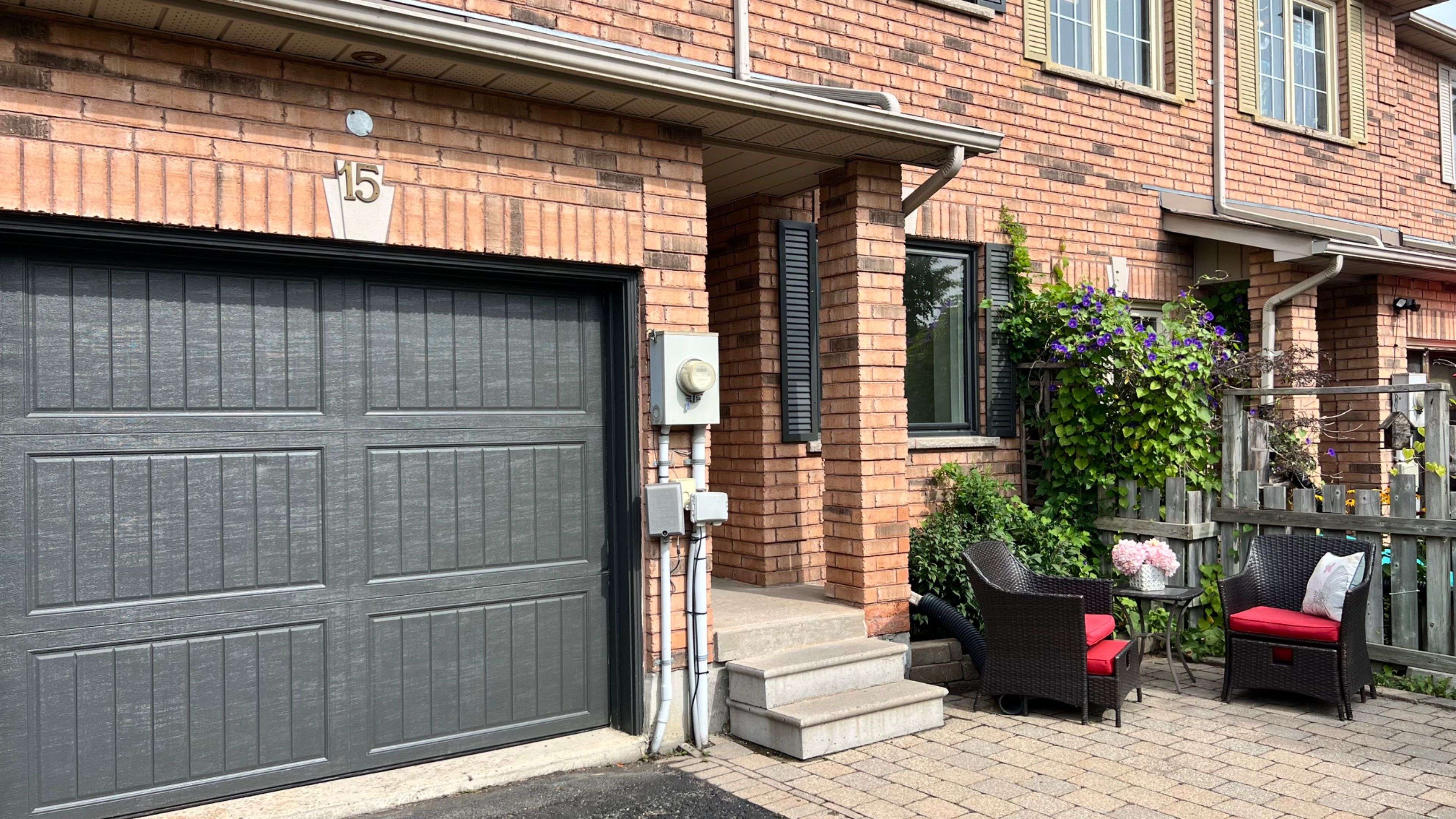 15 Bruce CRES, Barrie, ON L4N 8T8