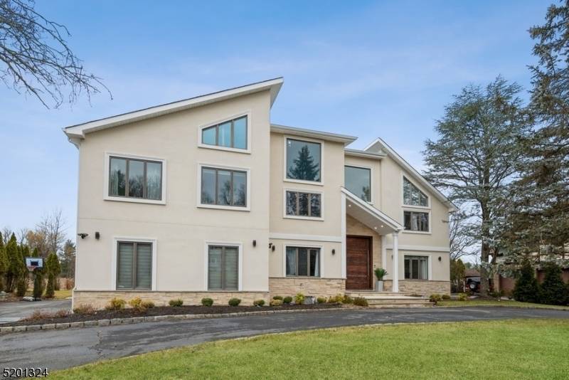 15 Fox Run, North Caldwell Boro, NJ 07006
