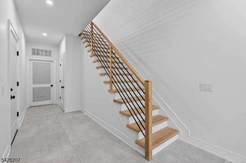 522 Valley Rd #2, Clifton City, NJ 07013