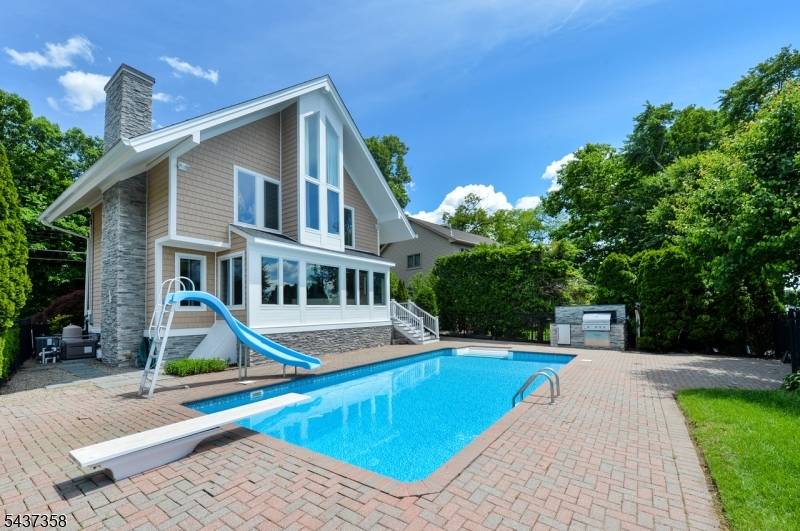 17 Forest Lake Dr, West Milford Twp., NJ 07421