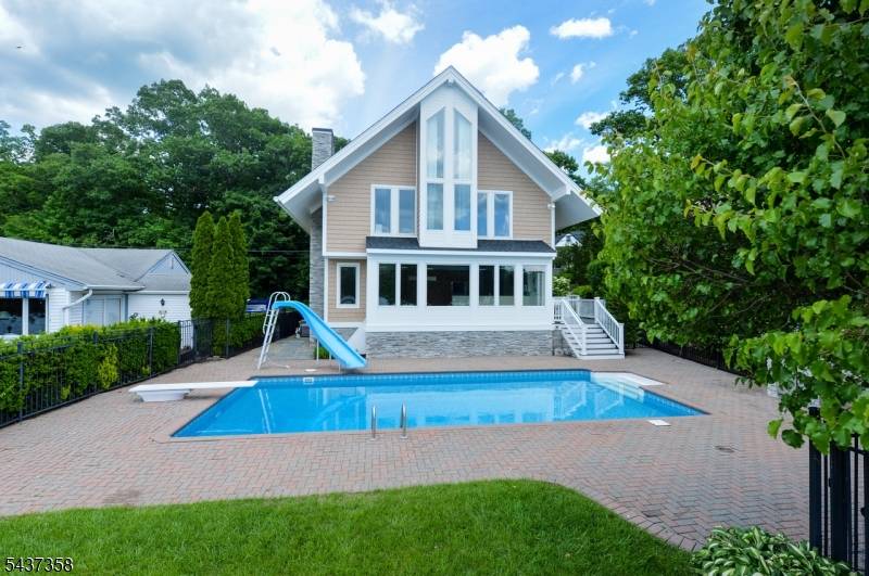 17 Forest Lake Dr, West Milford Twp., NJ 07421