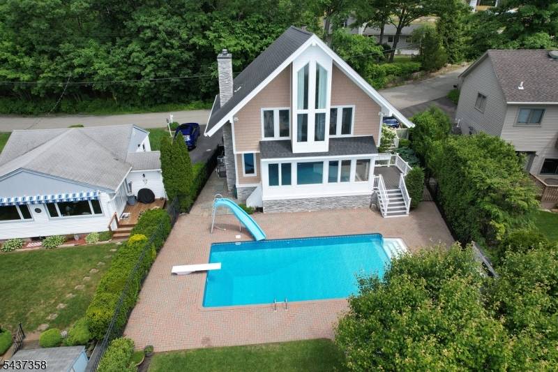 17 Forest Lake Dr, West Milford Twp., NJ 07421