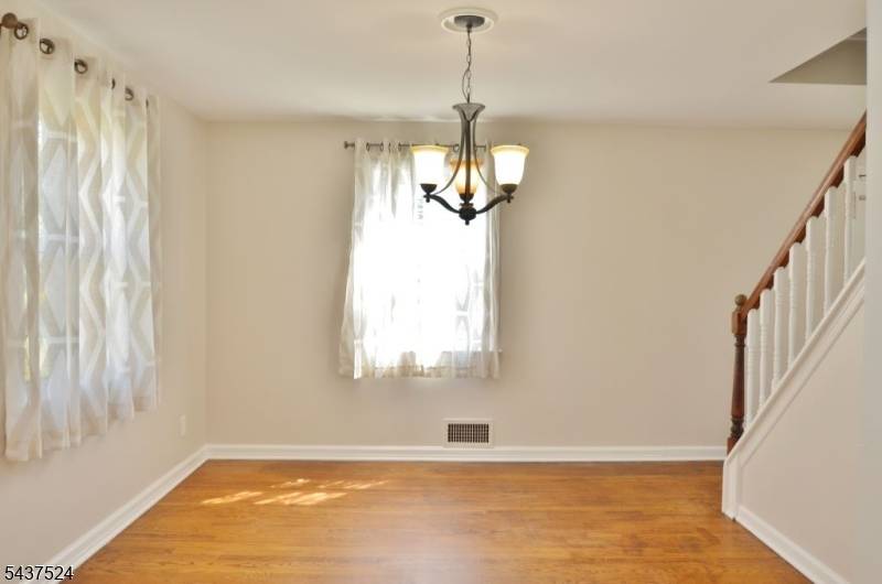 35 Troy Rd, East Hanover Twp., NJ 07936