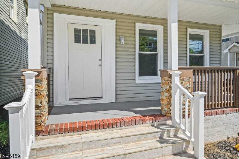 293 1St St, Keyport Boro, NJ 07735