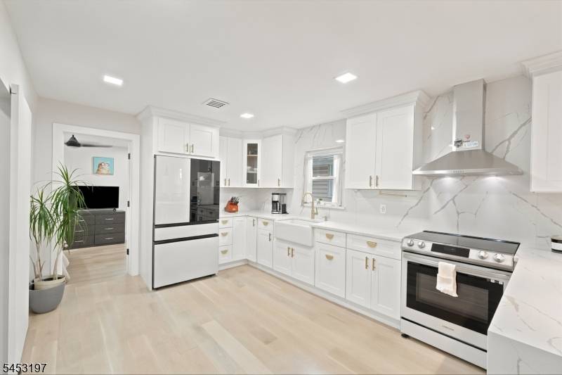511 Roosevelt St, Roselle Park Boro, NJ 07204
