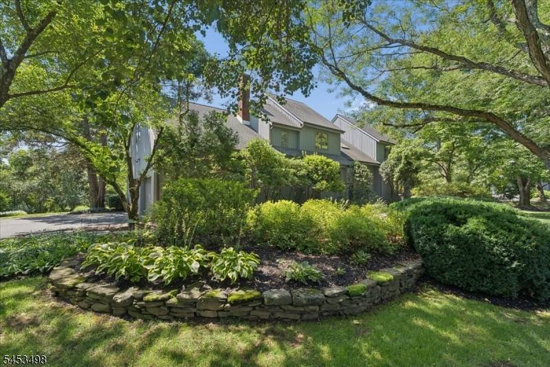 15 Copper Vail Ct, Montgomery Twp., NJ 08540