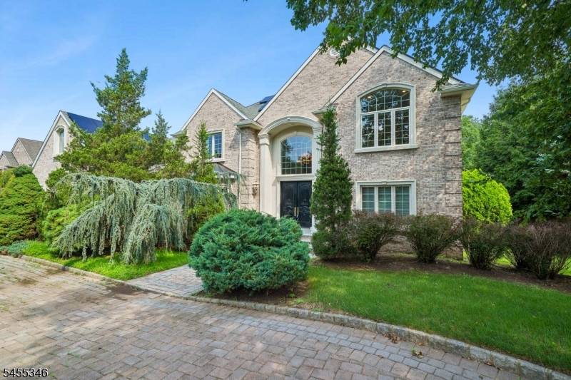 4 Centennial Ct, Totowa Boro, NJ 07512