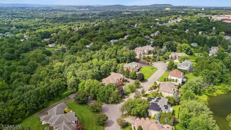 4 Centennial Ct, Totowa Boro, NJ 07512