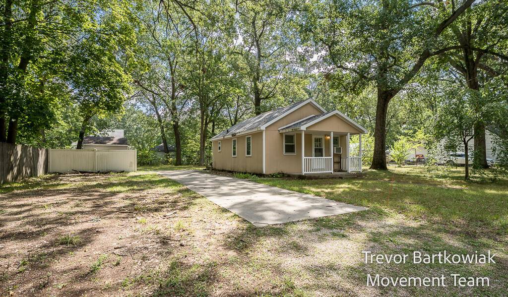 2948 Valley ST, Norton Shores City, MI 49444