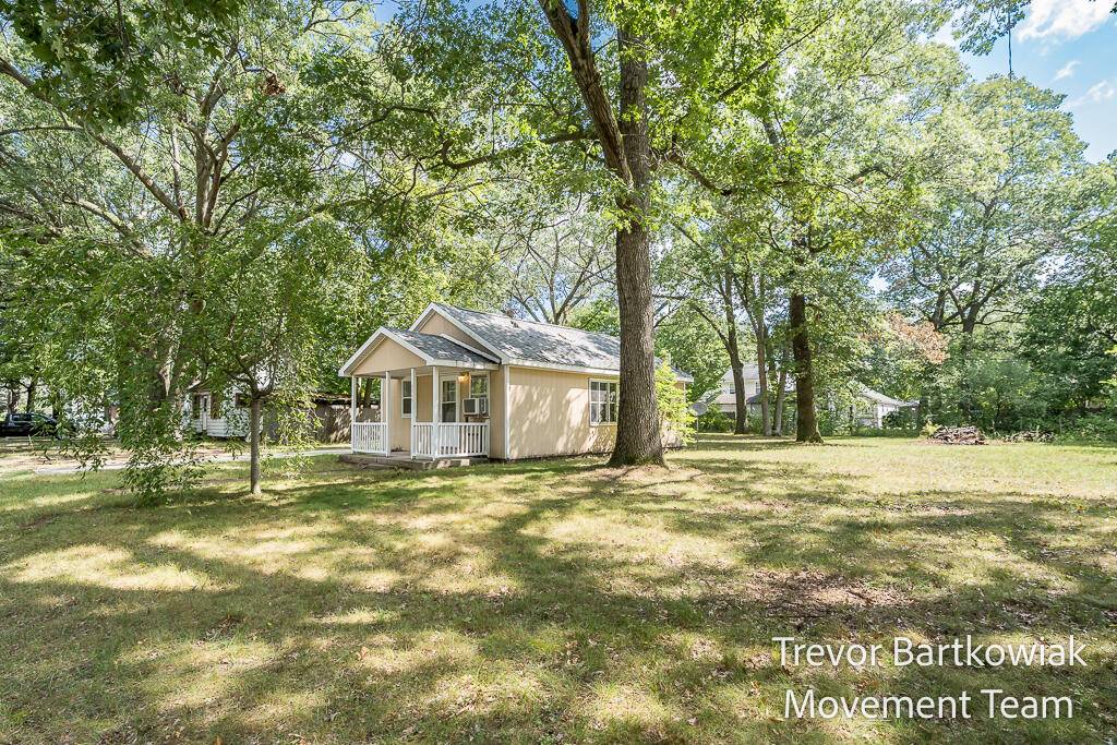 2948 Valley ST, Norton Shores City, MI 49444