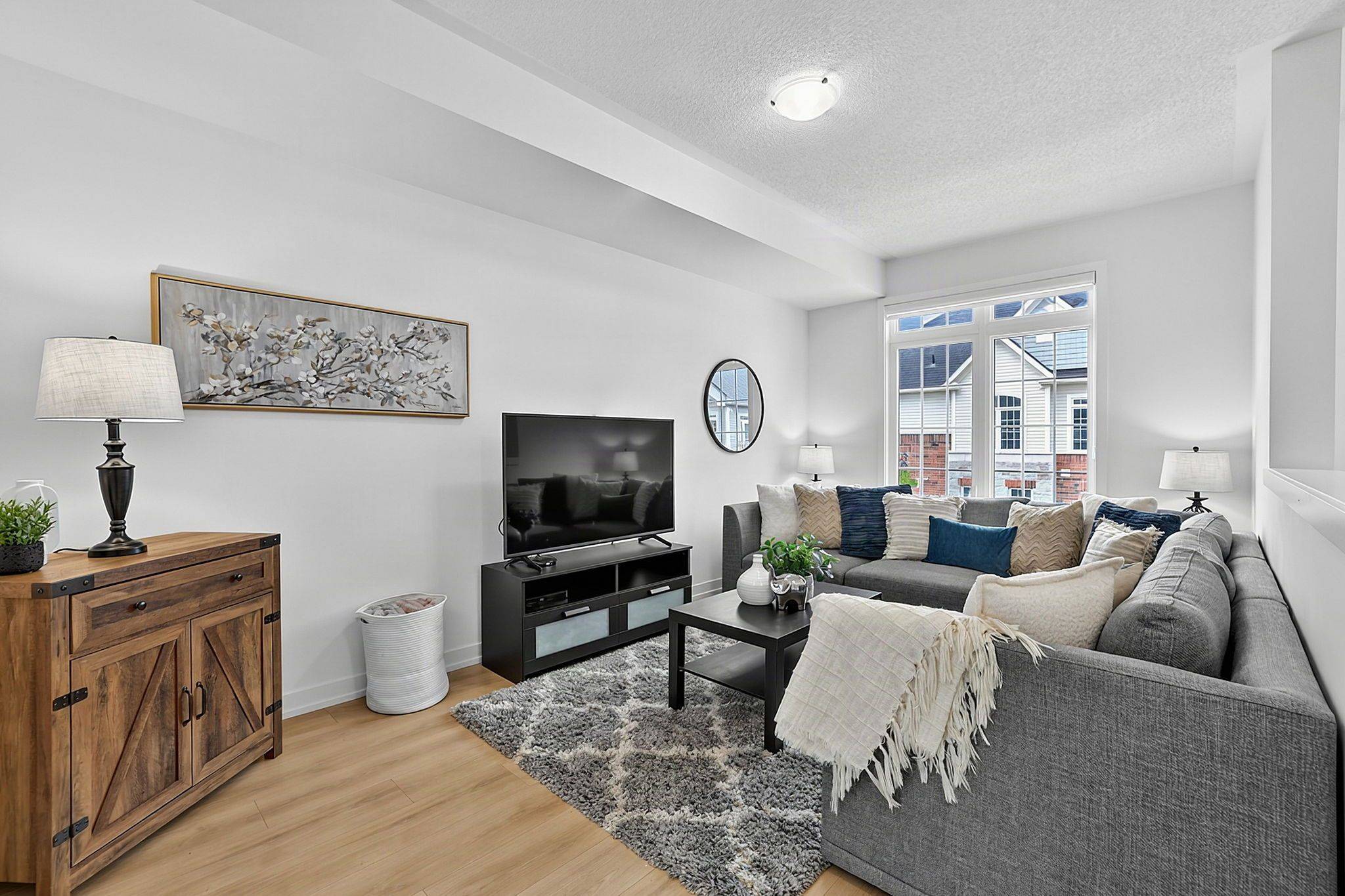 104 Lyall Stokes CIR, East Gwillimbury, ON L0G 1M0