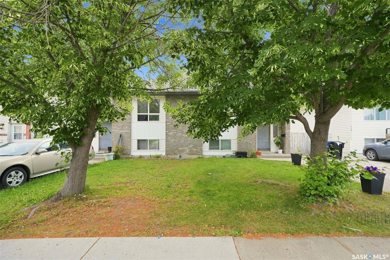 114 - 116 Barber CRESCENT, Saskatoon, SK S7M 5M7