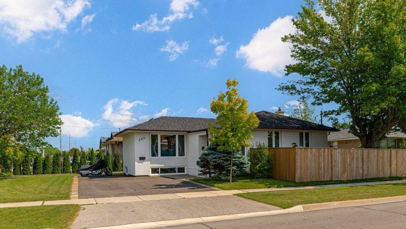 366 Wildwood DR, Oakville, ON L6K 1T2