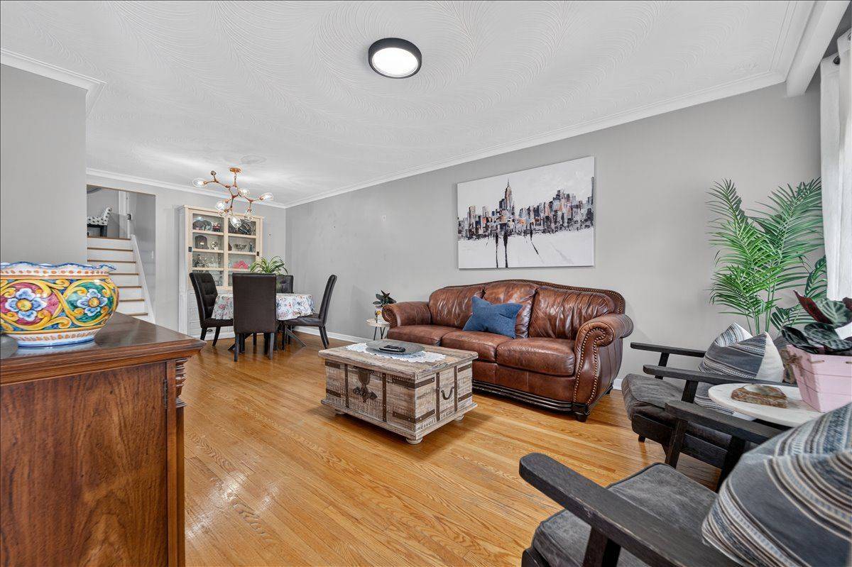 14 Grampian CRES, Toronto W05, ON M9L 2L3