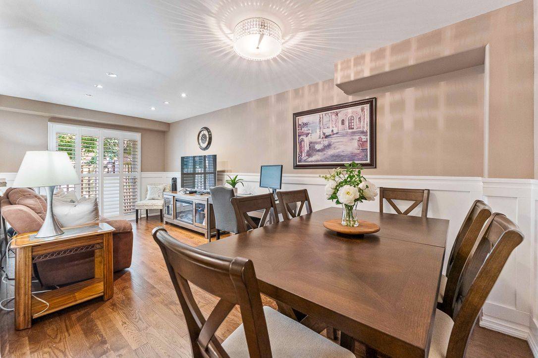1500 Reeves Gate #1, Oakville, ON L6M 3J4