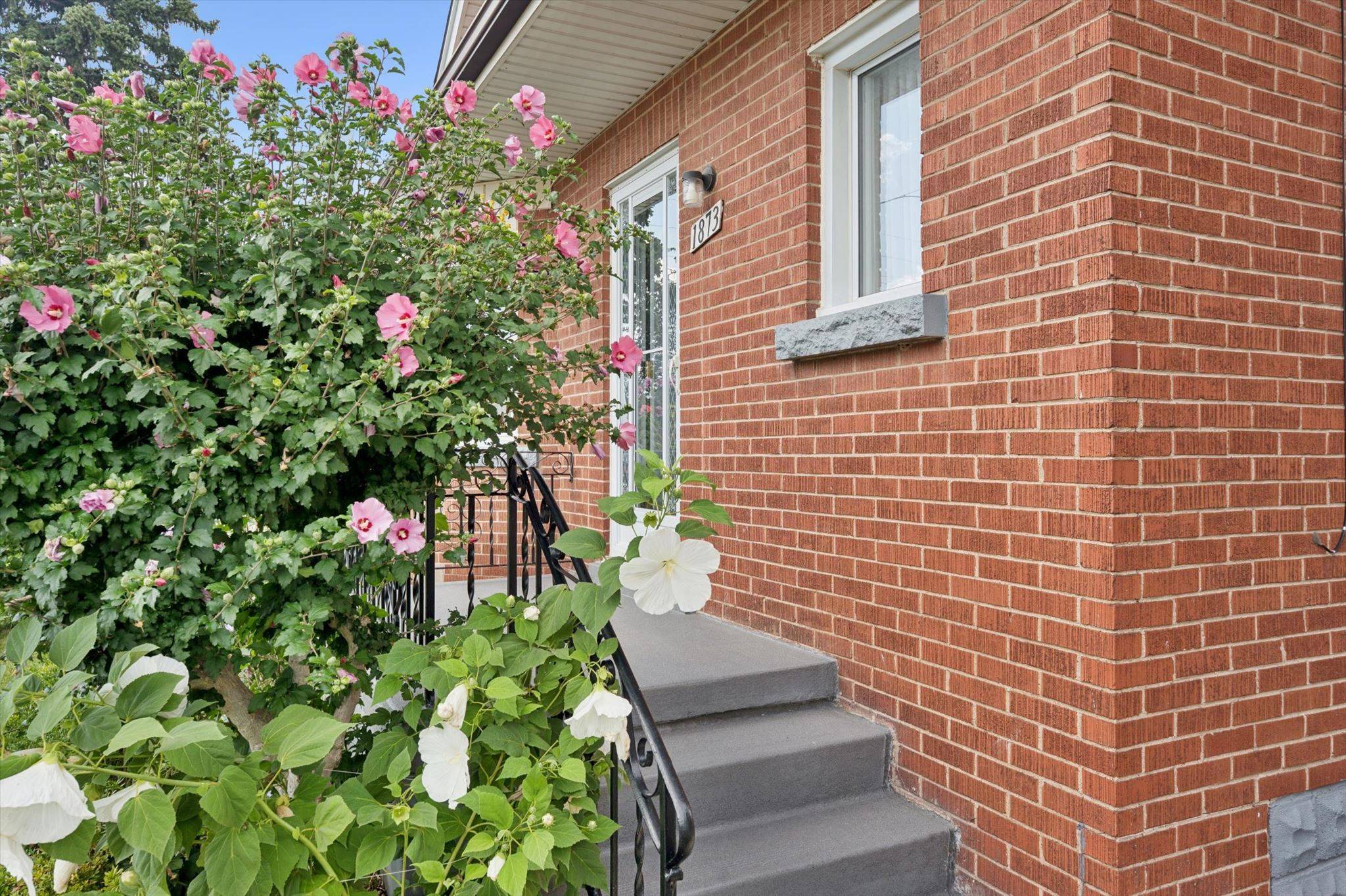 1873 Main ST E, Hamilton, ON L8H 1G3