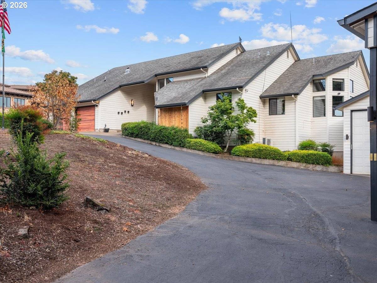 4000 EOLA DR NW, Salem, OR 97304