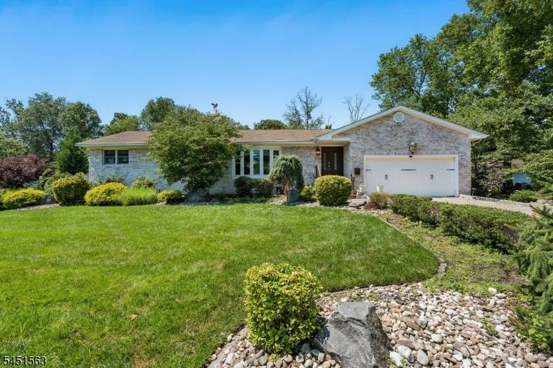 196 Hawthorne Dr, Clark Twp., NJ 07066