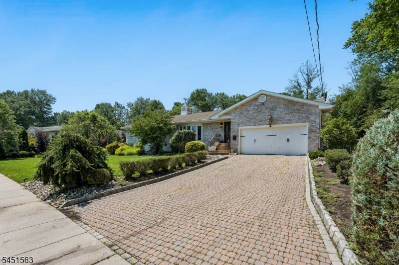 196 Hawthorne Dr, Clark Twp., NJ 07066
