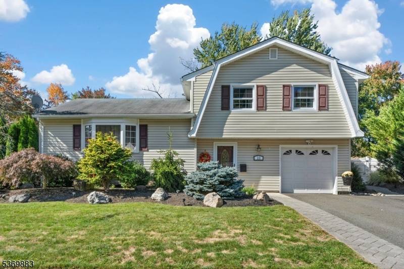 22 Rhonda Pl, Wanaque Boro, NJ 07465