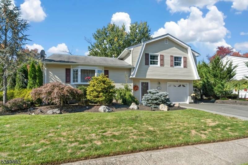 22 Rhonda Pl, Wanaque Boro, NJ 07465