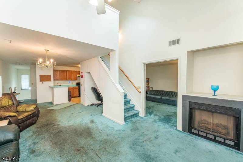 20 Collura Ln, Clifton City, NJ 07012