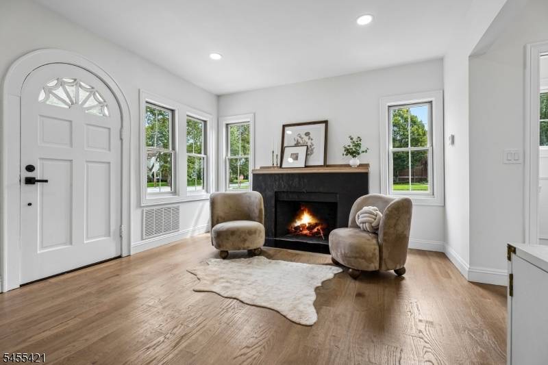 332 Meadowbrook Ave, Ridgewood Village, NJ 07450
