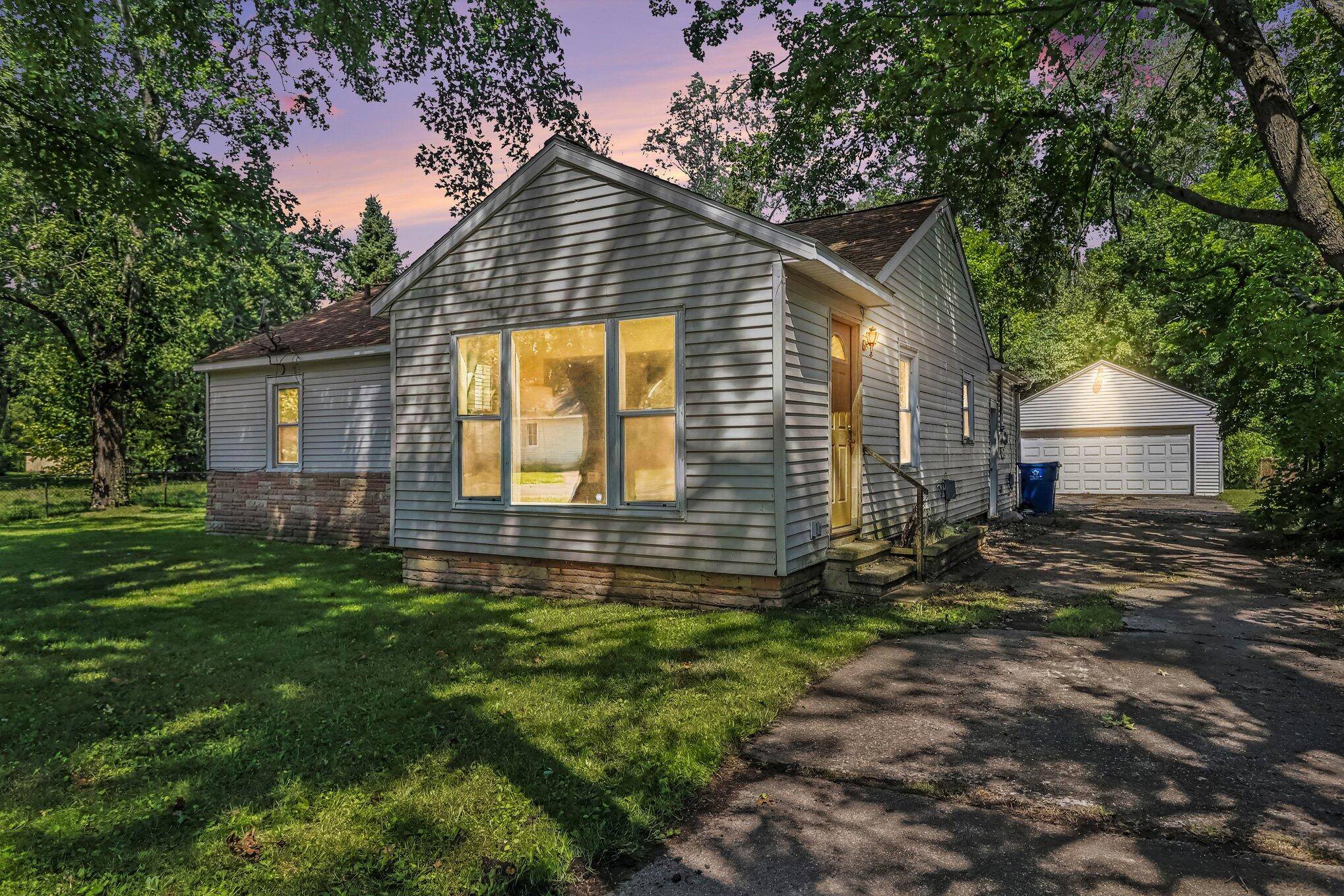 1711 Colby AVE, Cooper Twp, MI 49004