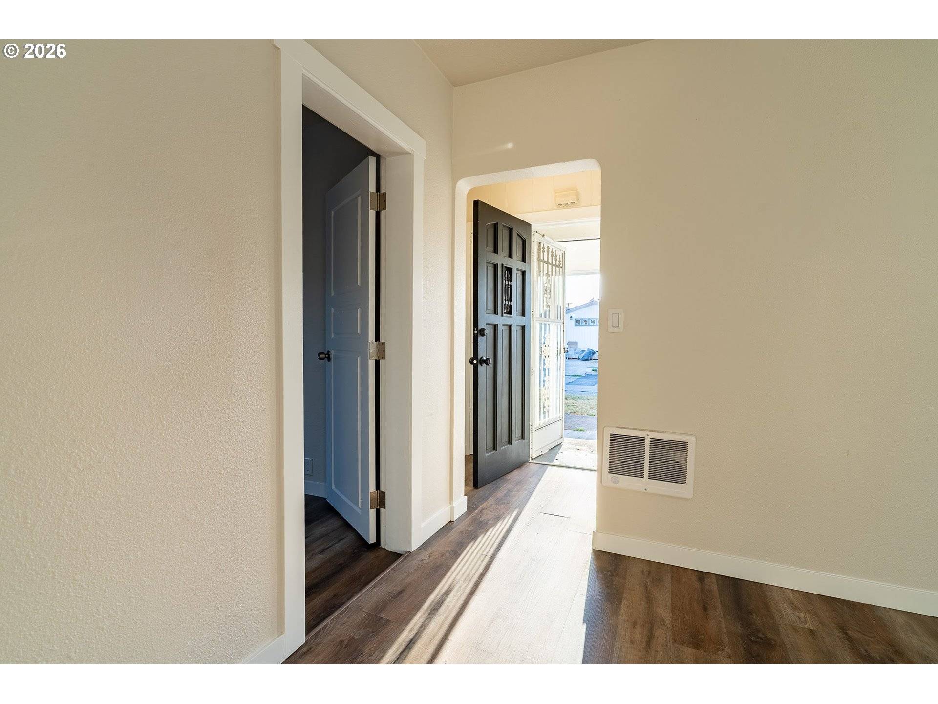 504 S 5TH AVE, Kelso, WA 98626