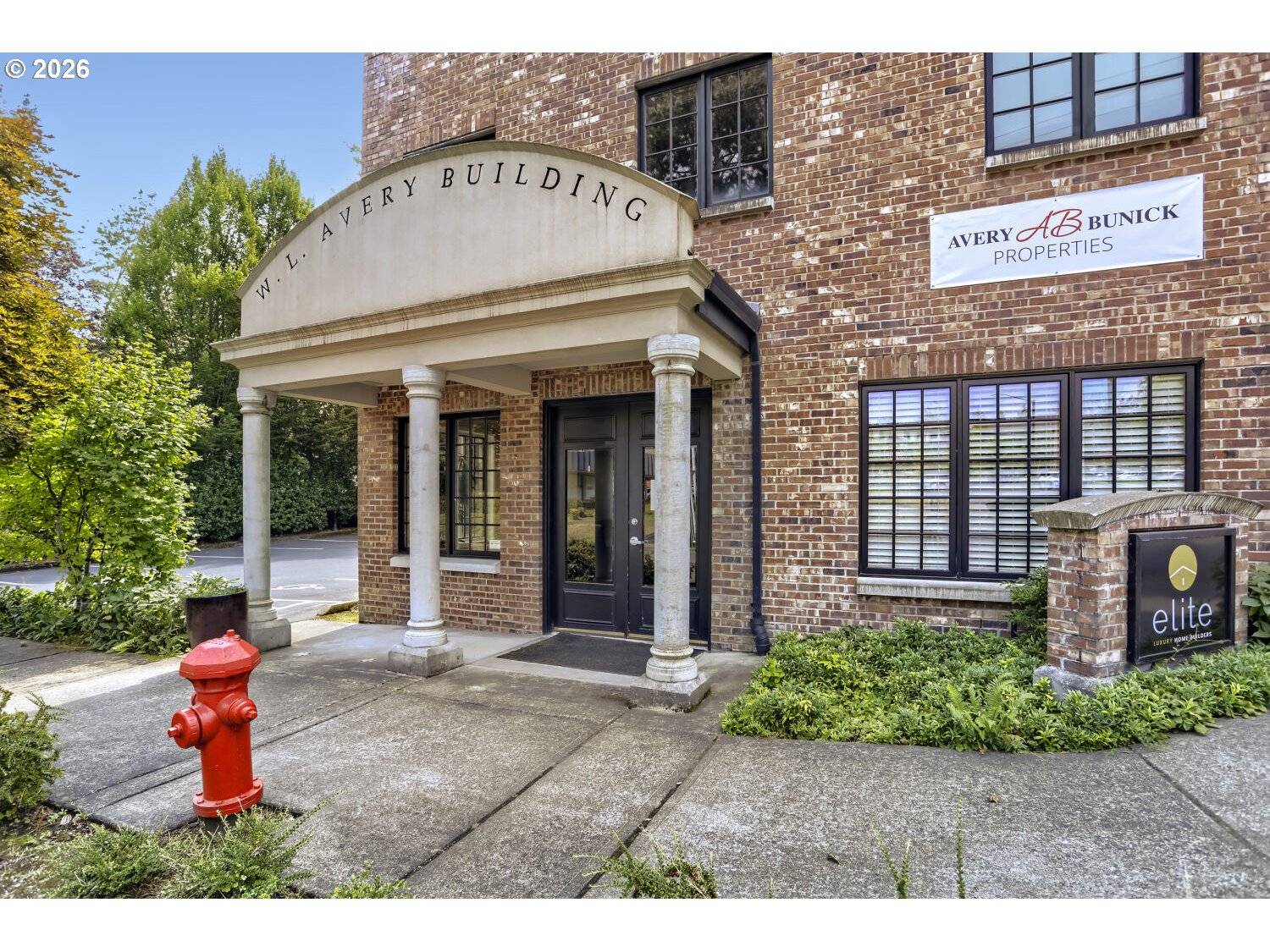 15540 BOONES FERRY RD, Lake Oswego, OR 97035