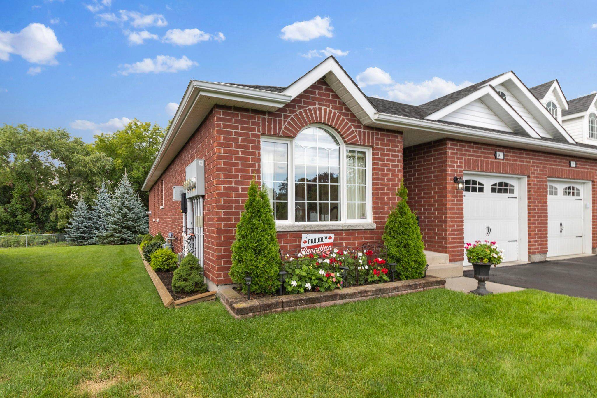 141 Steacy GDNS, Brockville, ON K6V 7A6