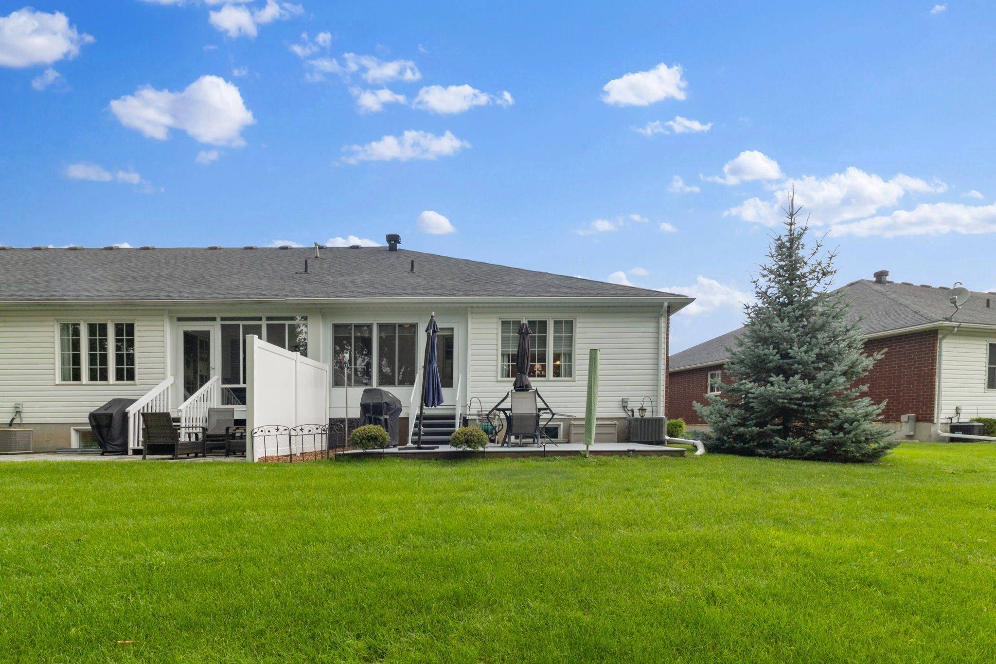 141 Steacy GDNS, Brockville, ON K6V 7A6